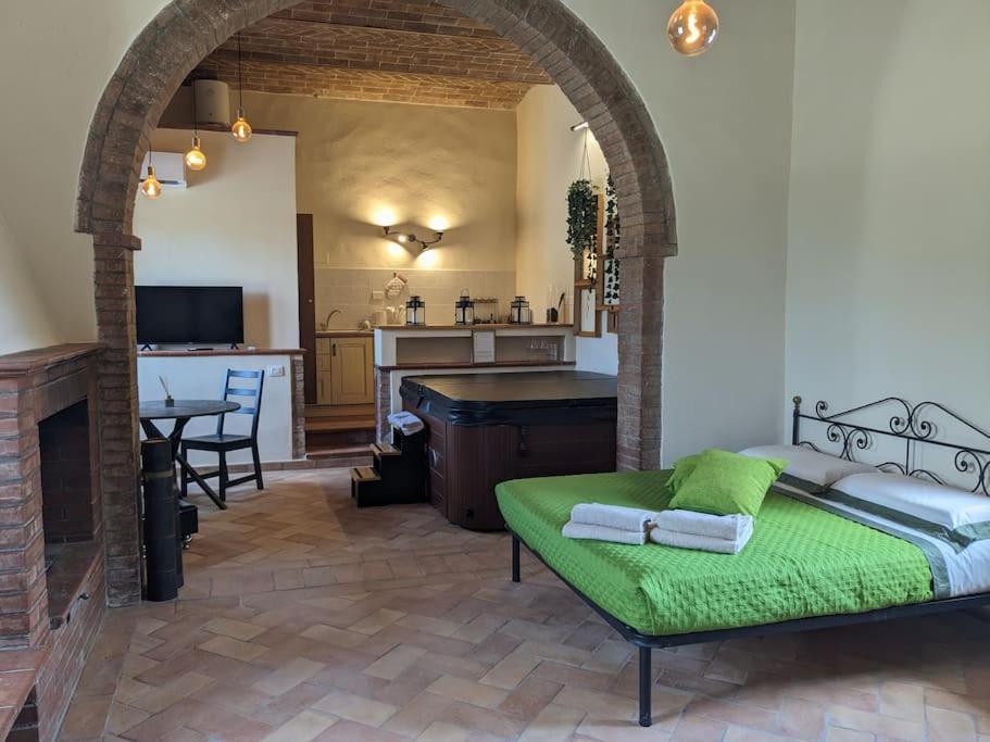 Relax Nella Jacuzzi In Toscana Colle Val D'Elsa Bagian luar foto