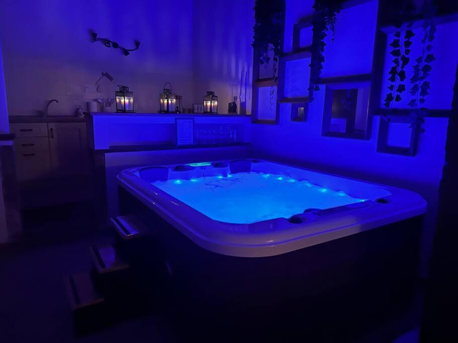 Relax Nella Jacuzzi In Toscana Colle Val D'Elsa Bagian luar foto