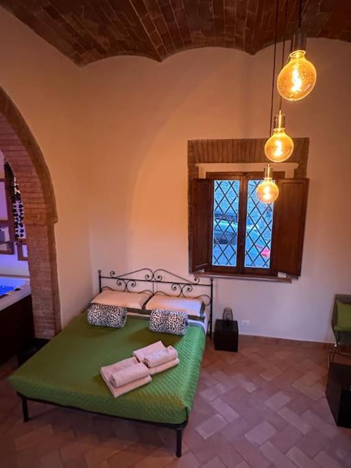 Relax Nella Jacuzzi In Toscana Colle Val D'Elsa Bagian luar foto