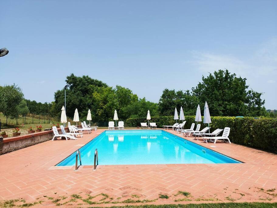 Relax Nella Jacuzzi In Toscana Colle Val D'Elsa Bagian luar foto